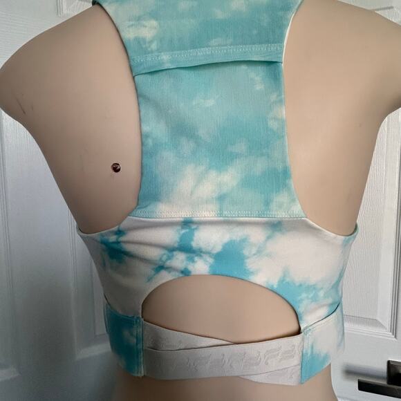 Trendy cloud pattern Blue Tie-Dye Activewear Set
No Tags Fits Large athleisure - Picture 4 of 8